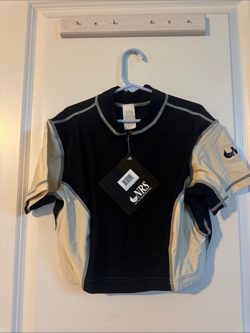 NRS black & cream new cropped swimmer surf rash guard top‎